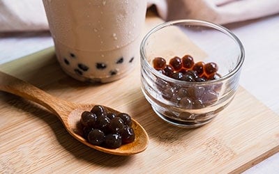 Perlas de tapioca y azúcar moreno 